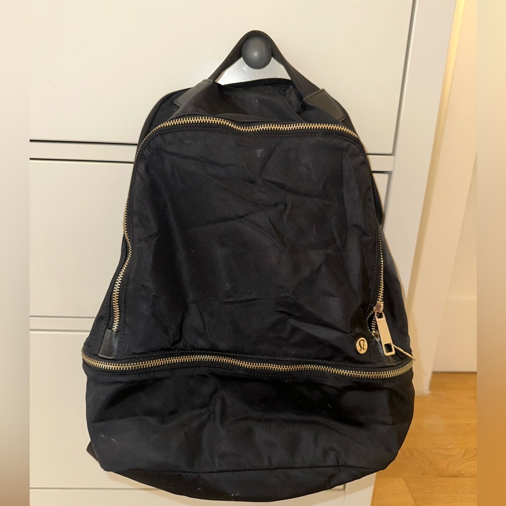 Lululemon Athletica City Adventurer Backpack in Black/Gold